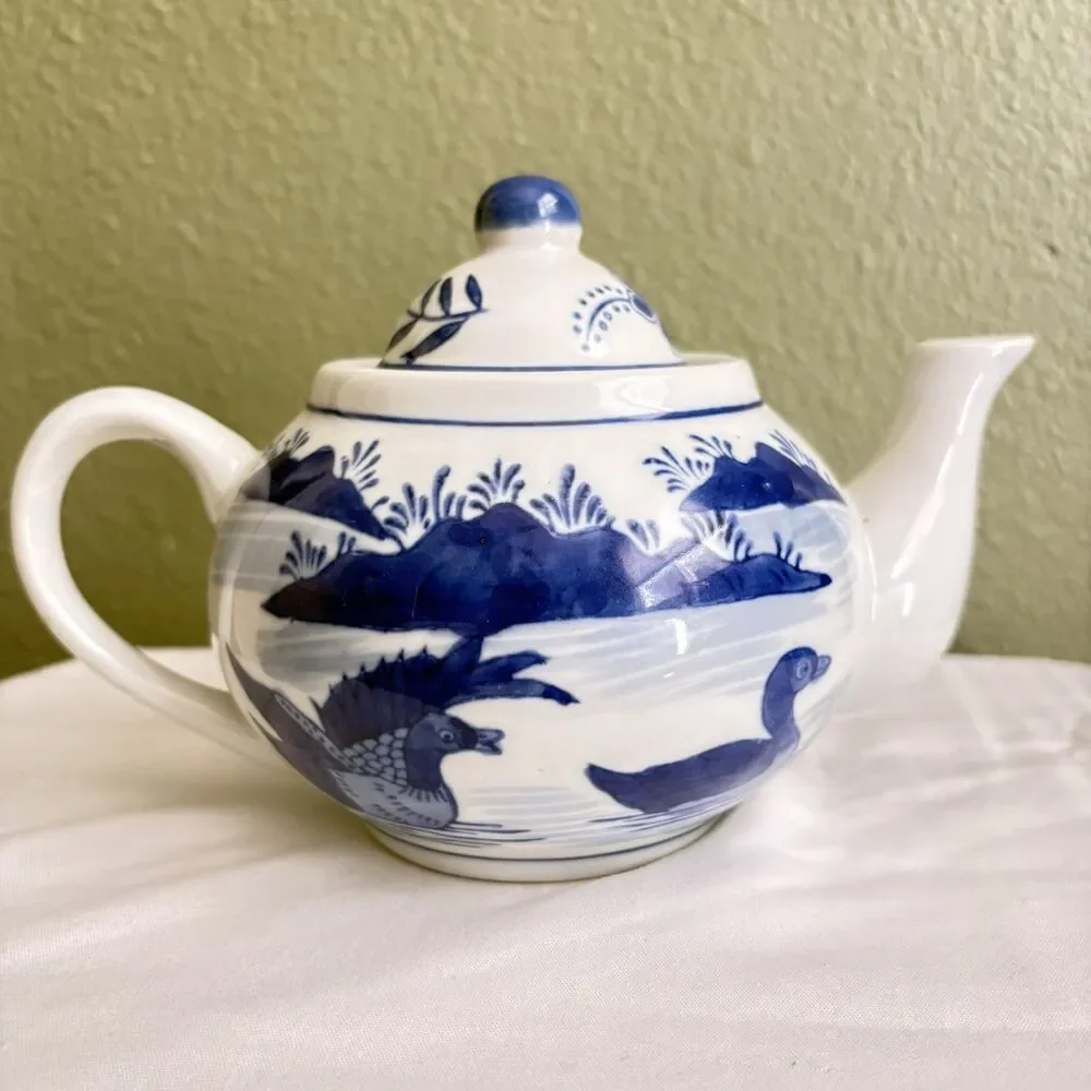 Vintage Small Chinese Blue and White Porcelain Teapot Ducks 4.5”